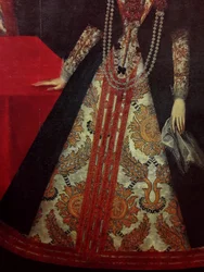 Portret van Constance van Oostenrijk in gouden jurk